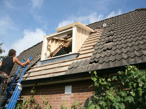 De prijzen vergelijken voor een dakkapel vervangen doe je via Watkosteendakkapel.nl. Ook voor een dakkapel (laten) vervangen. 